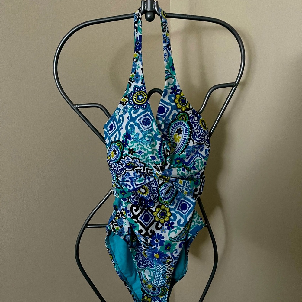 Bleu Rod Beattie Size 10 whole piece